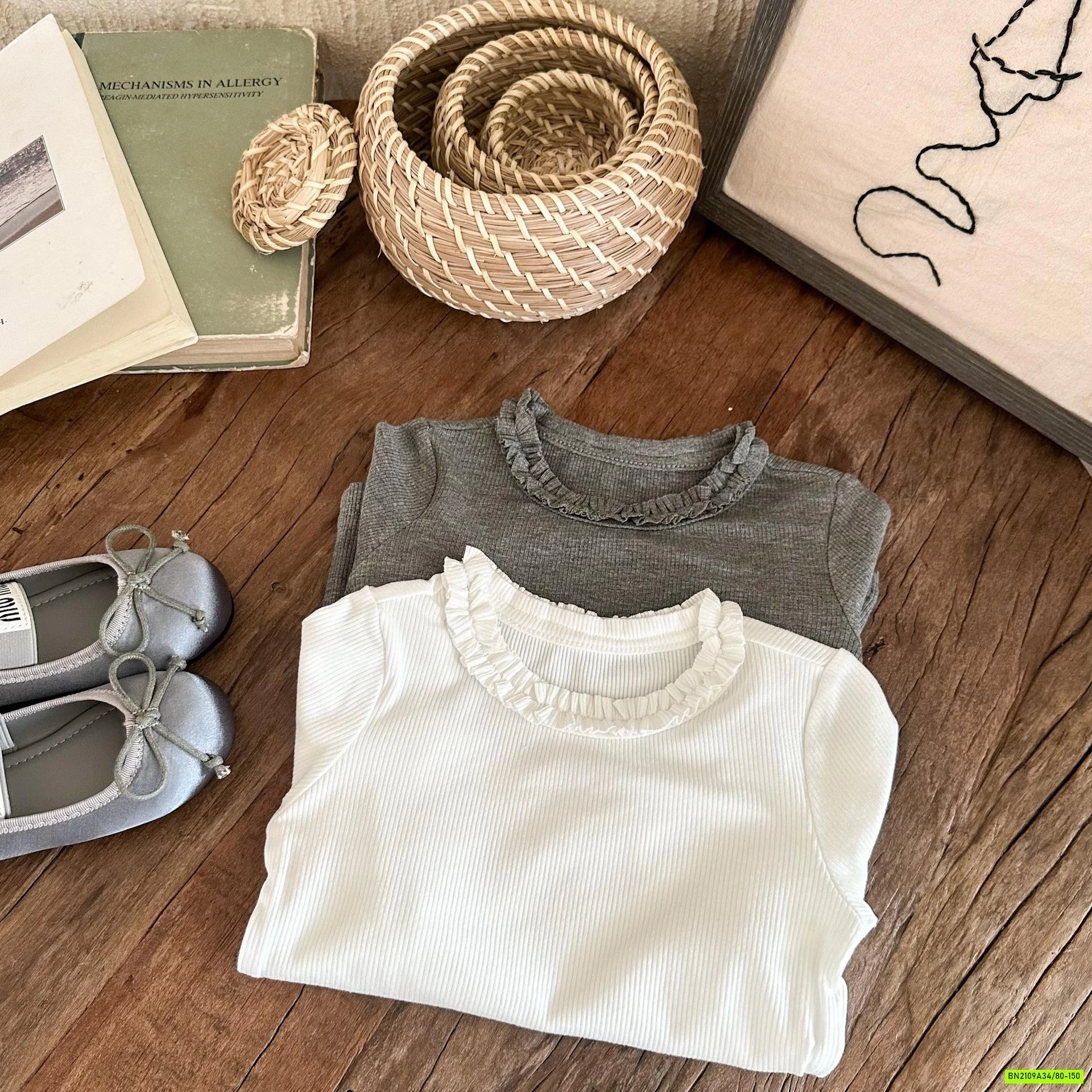 ÁO GÂN CỔ VIỀN BÈO