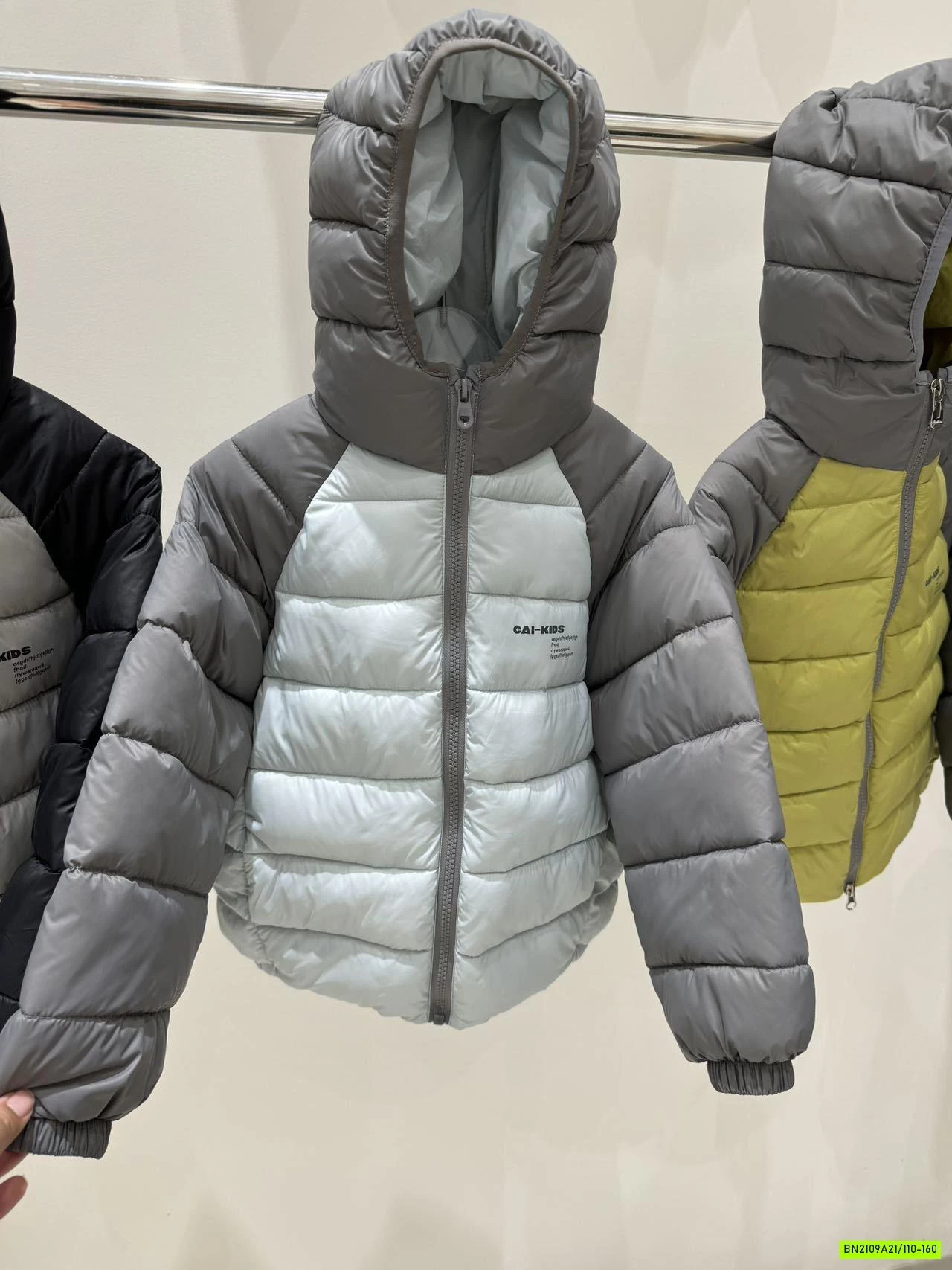 KHOÁC PHAO BÉO PHỐI MÀU TAY