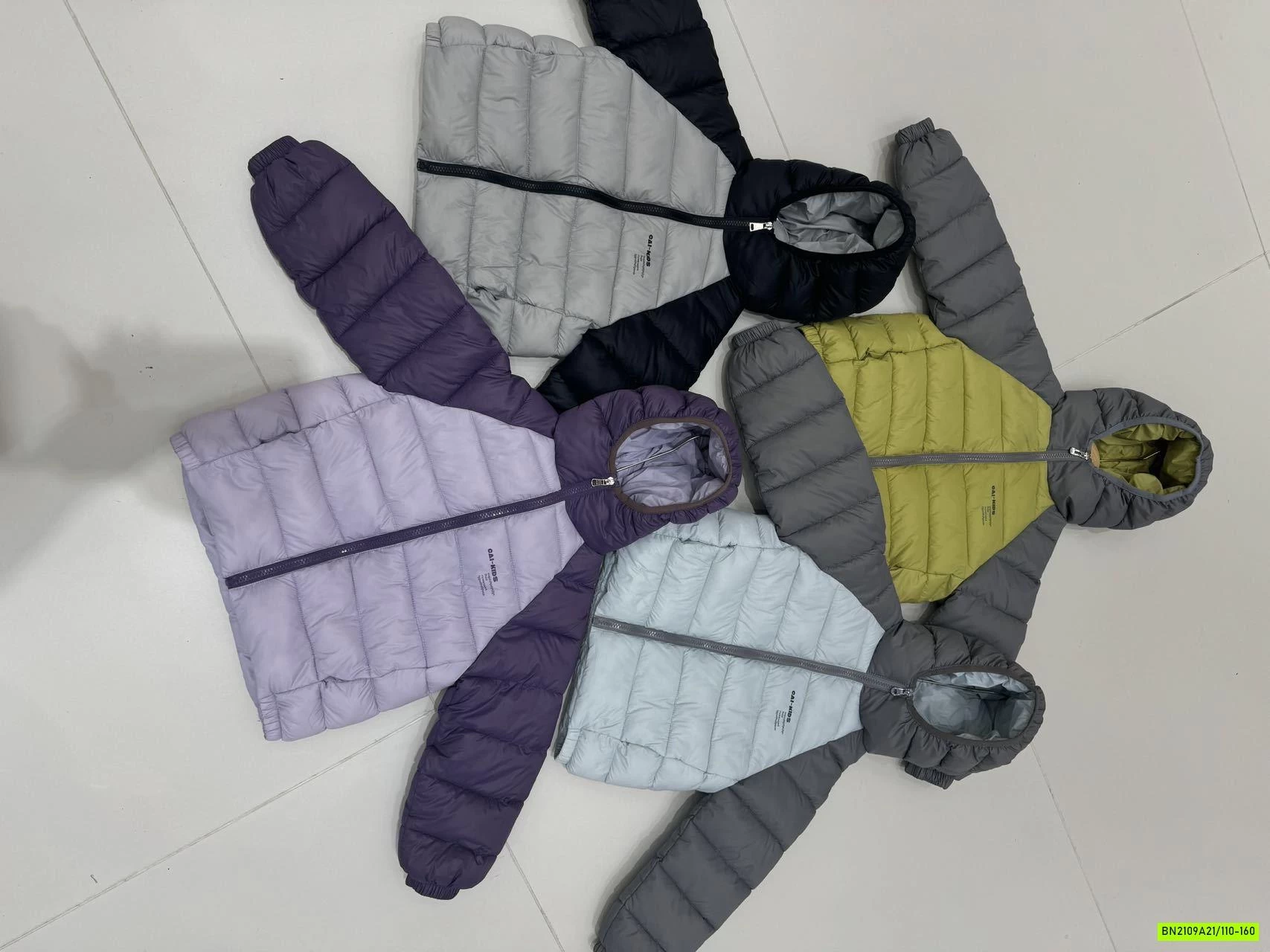 KHOÁC PHAO BÉO PHỐI MÀU TAY