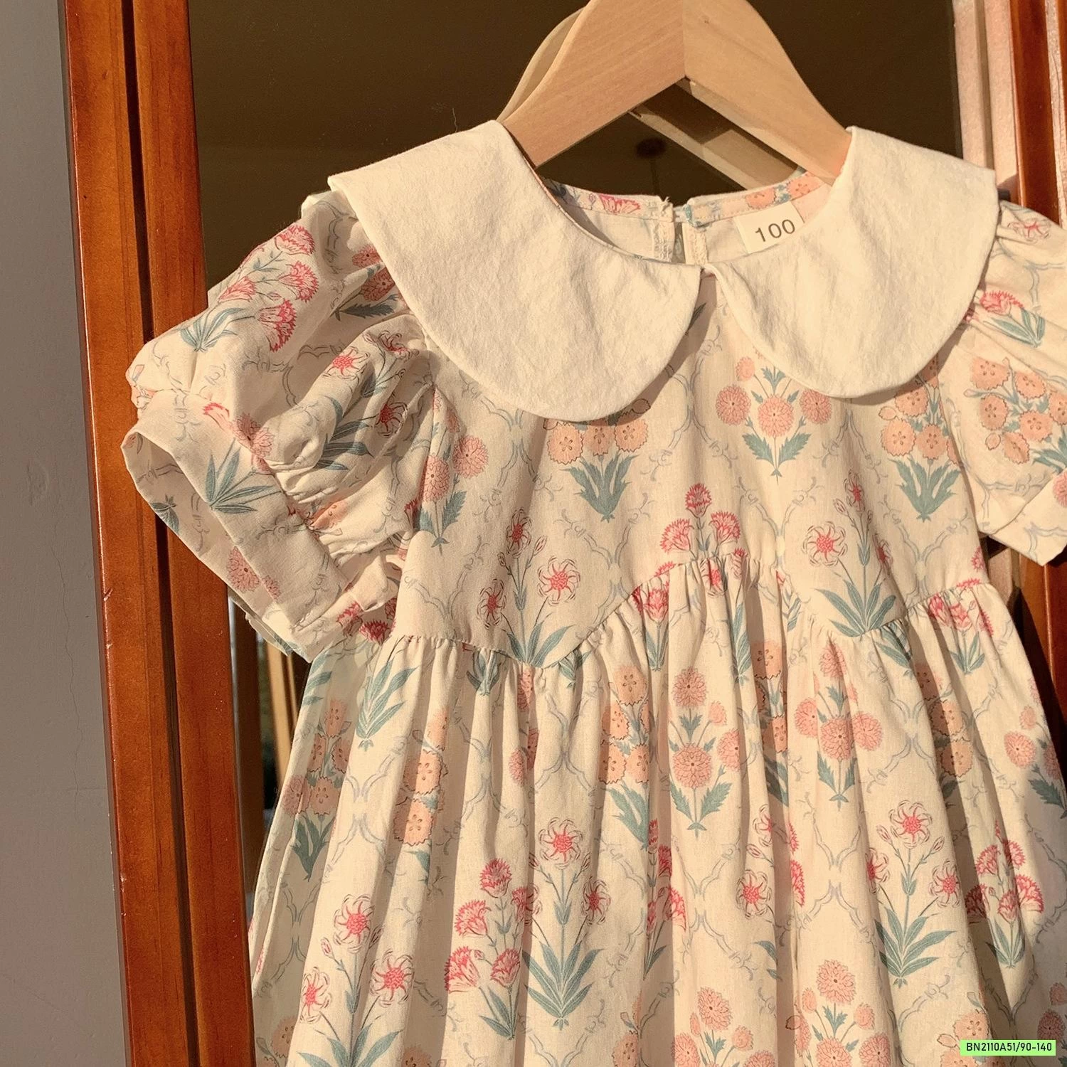 ĐẦM HOA NHÍ TAY BỒNG CỔ SEN TRẮNG