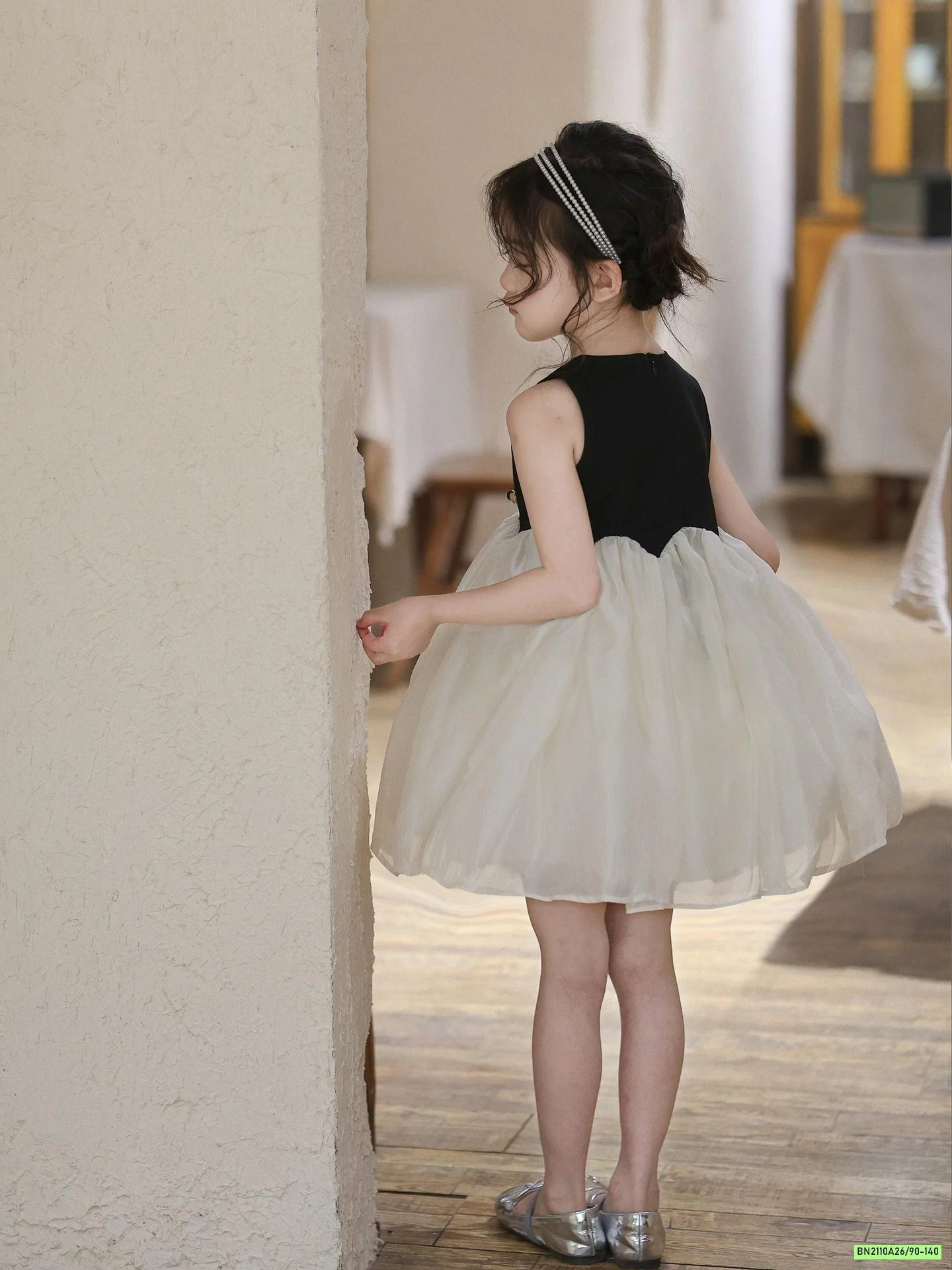 ĐẦM CÔNG CHÚA GẮN HOA CHÂN VOAN