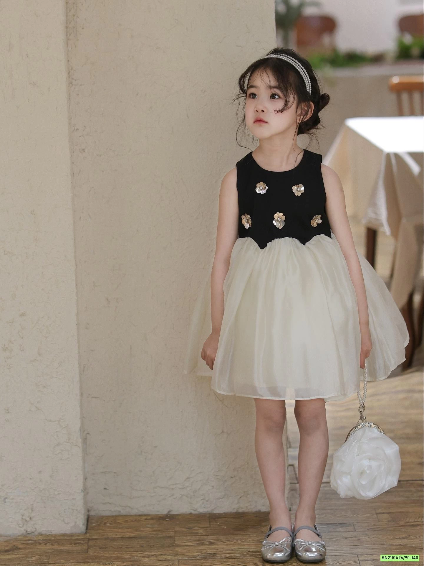 ĐẦM CÔNG CHÚA GẮN HOA CHÂN VOAN