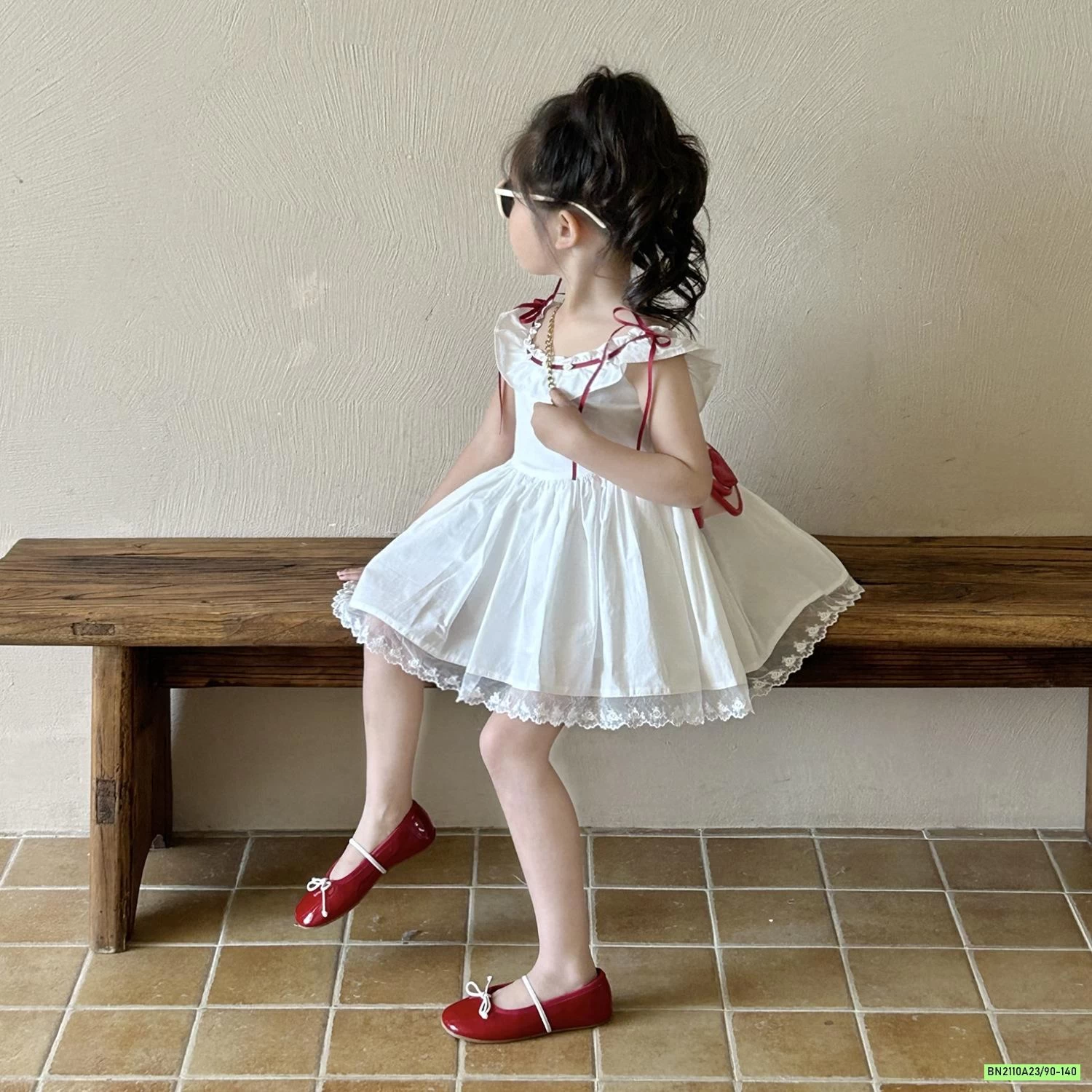 ĐẦM 2 DÂY TRẮNG VIỀN ĐỎ