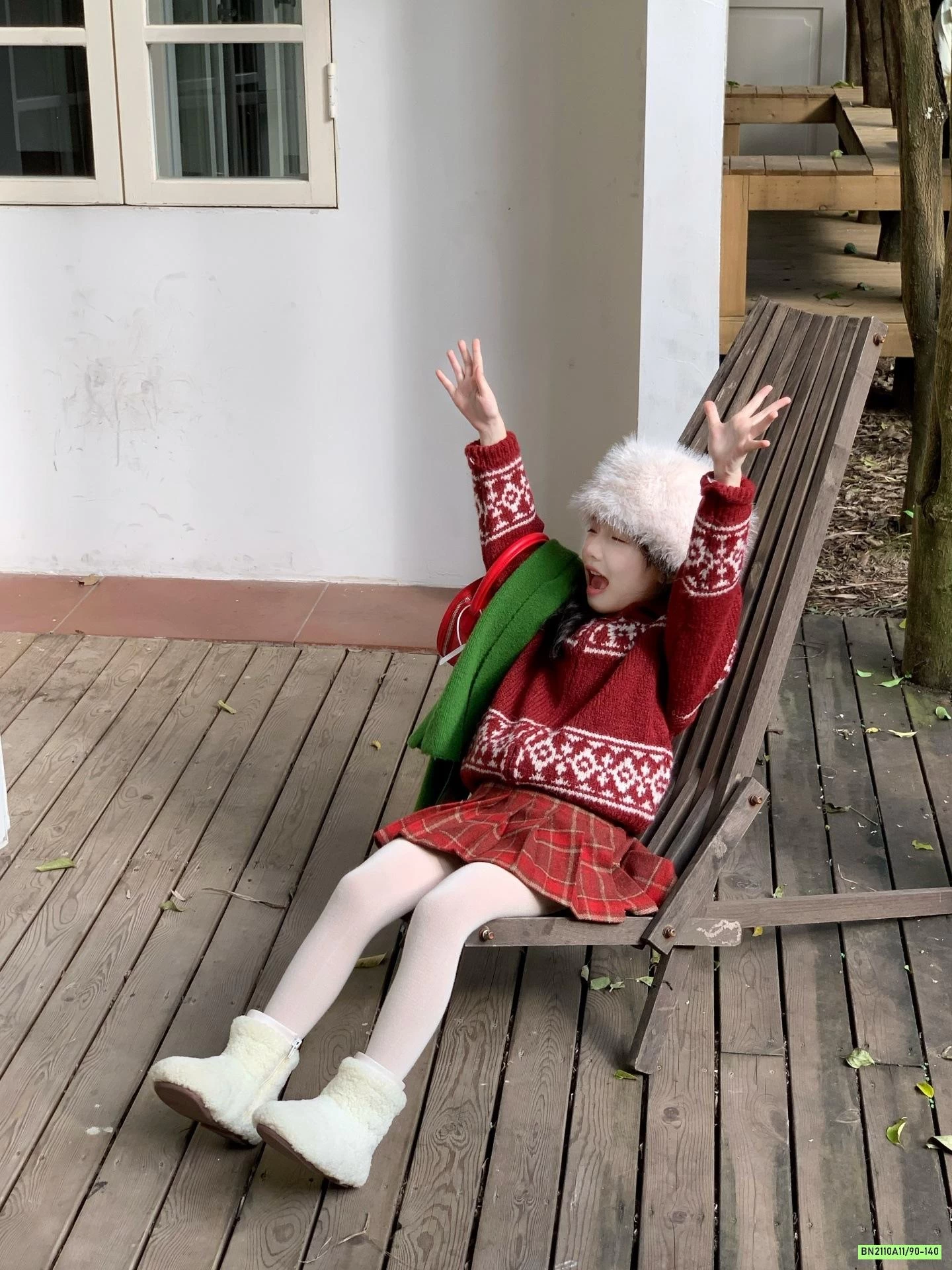 KHOÁC LEN MIX CV DẠ XẾP LY ĐỎ