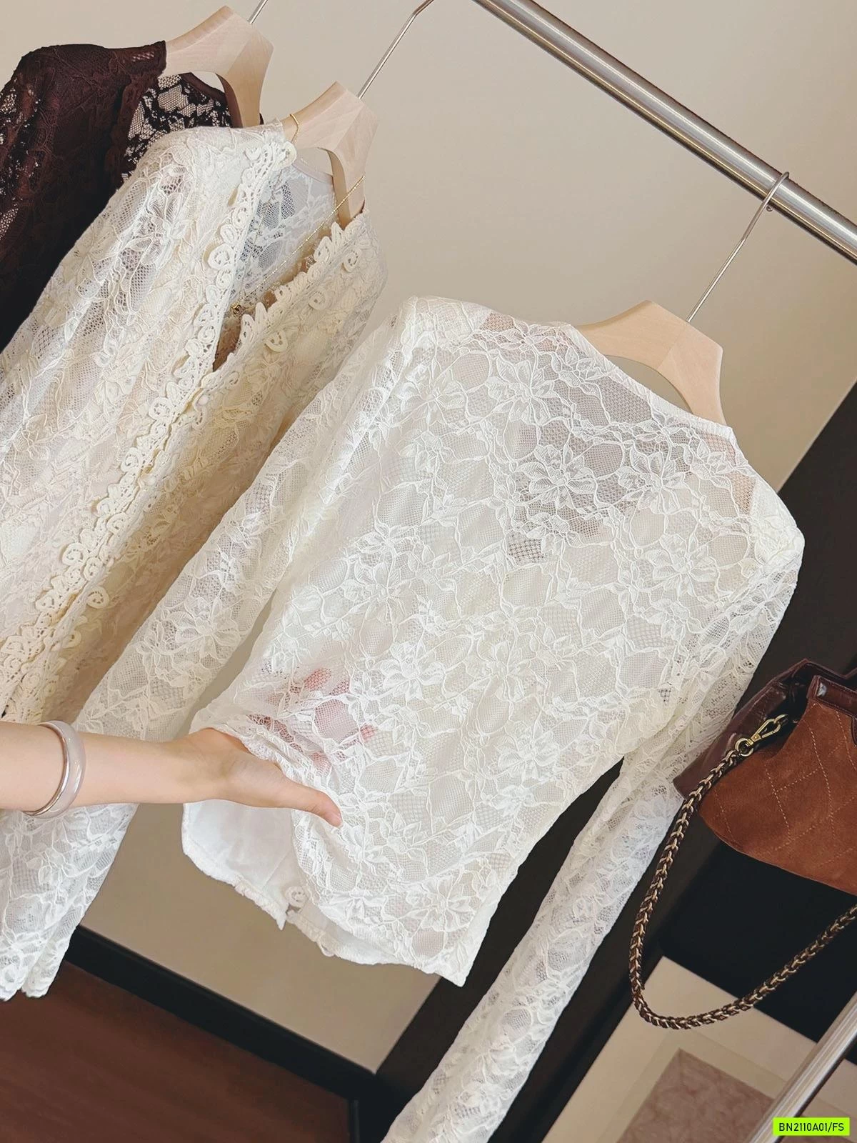 ÁO REN CỔ V NHÀ ANNA