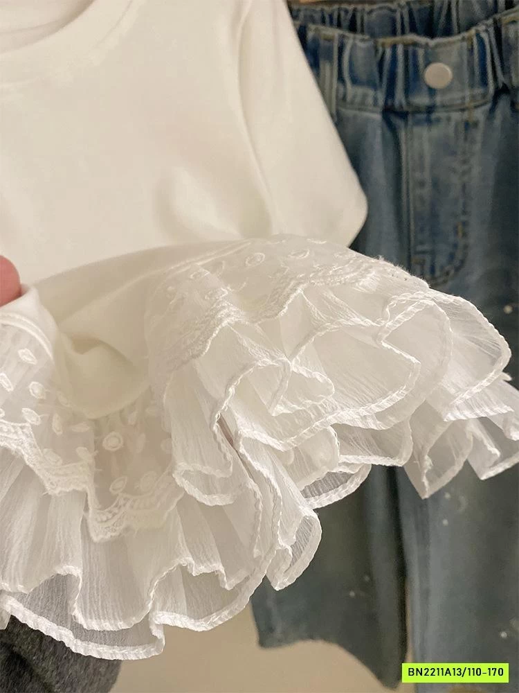 ÁO THUN VIỀN REN MIX JEANS SUÔNG