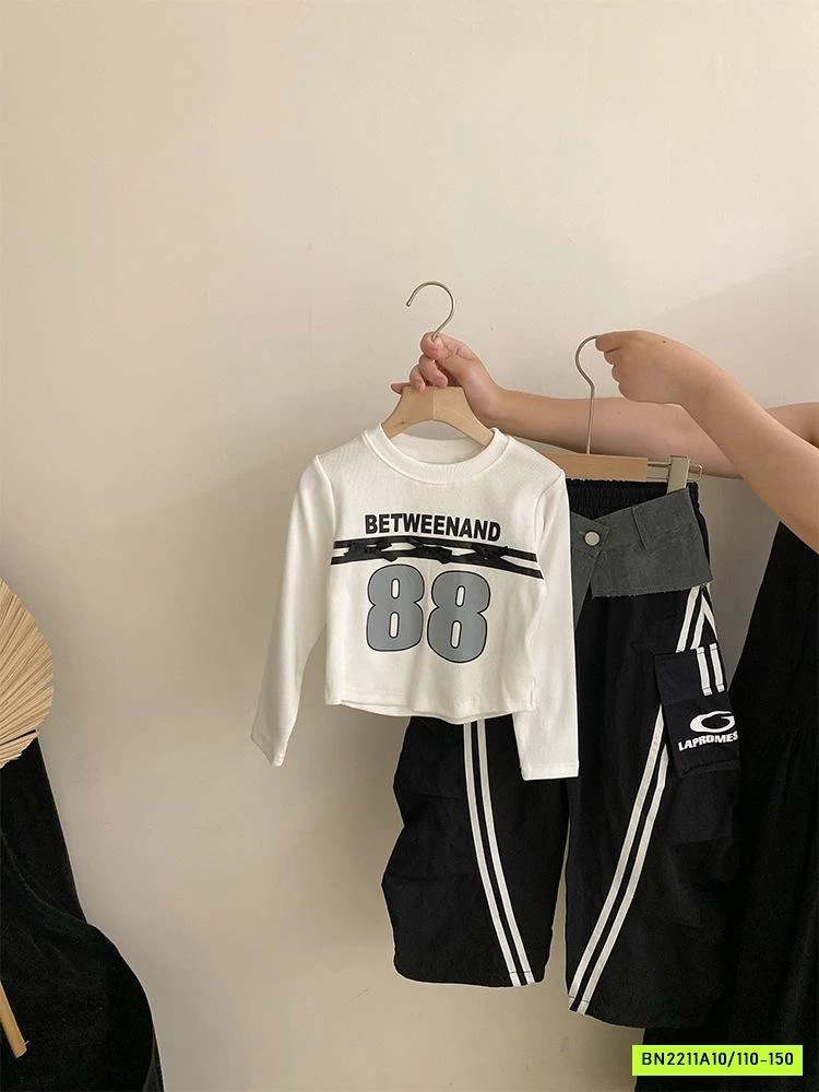 CROPTOP SỐ 88 MIX JOGGER SỌC