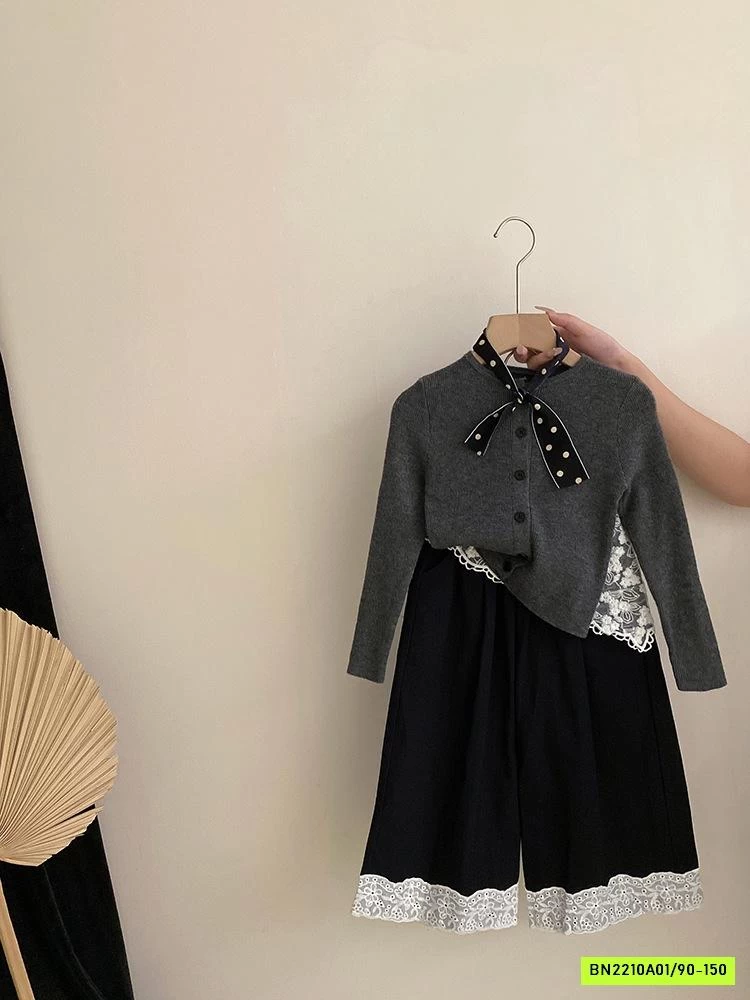 JEANS ỐNG RỘNG VIỀN REN