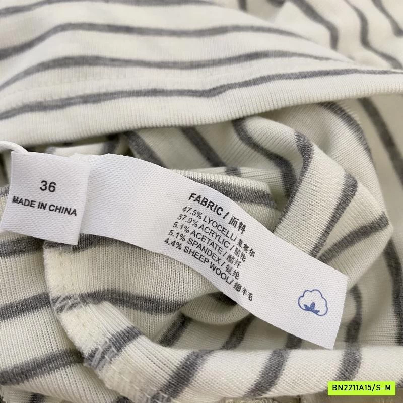 ÁO THUN MỎNG MẶC THU CÚC CỔ