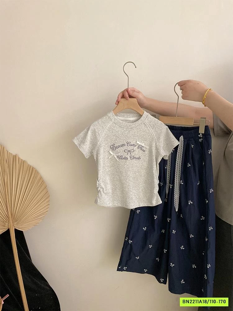 ÁO XÁM MIX QUẦN SUÔNG THÊU NƠ