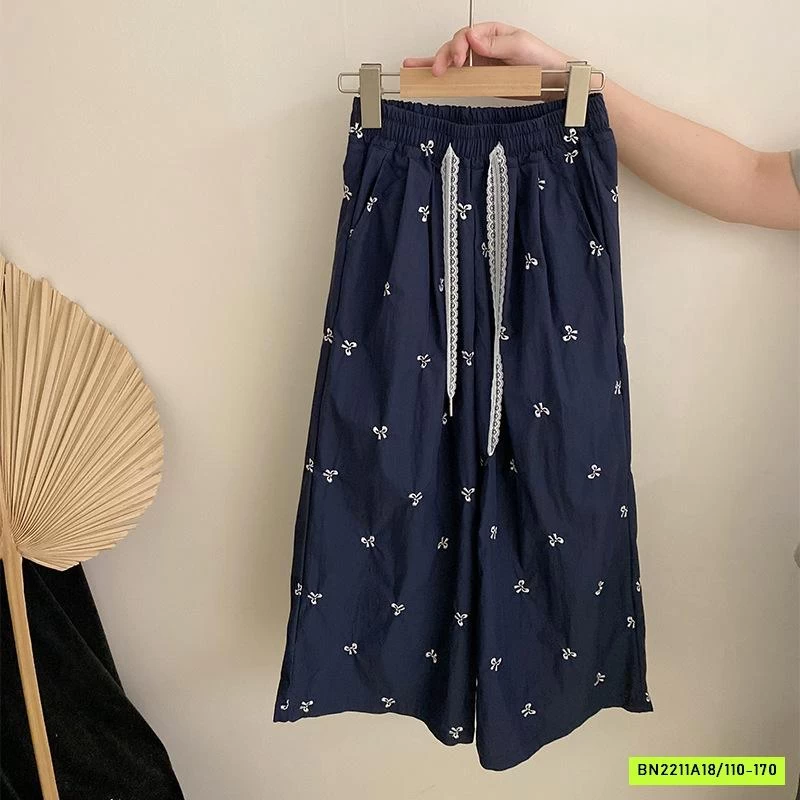 ÁO XÁM MIX QUẦN SUÔNG THÊU NƠ