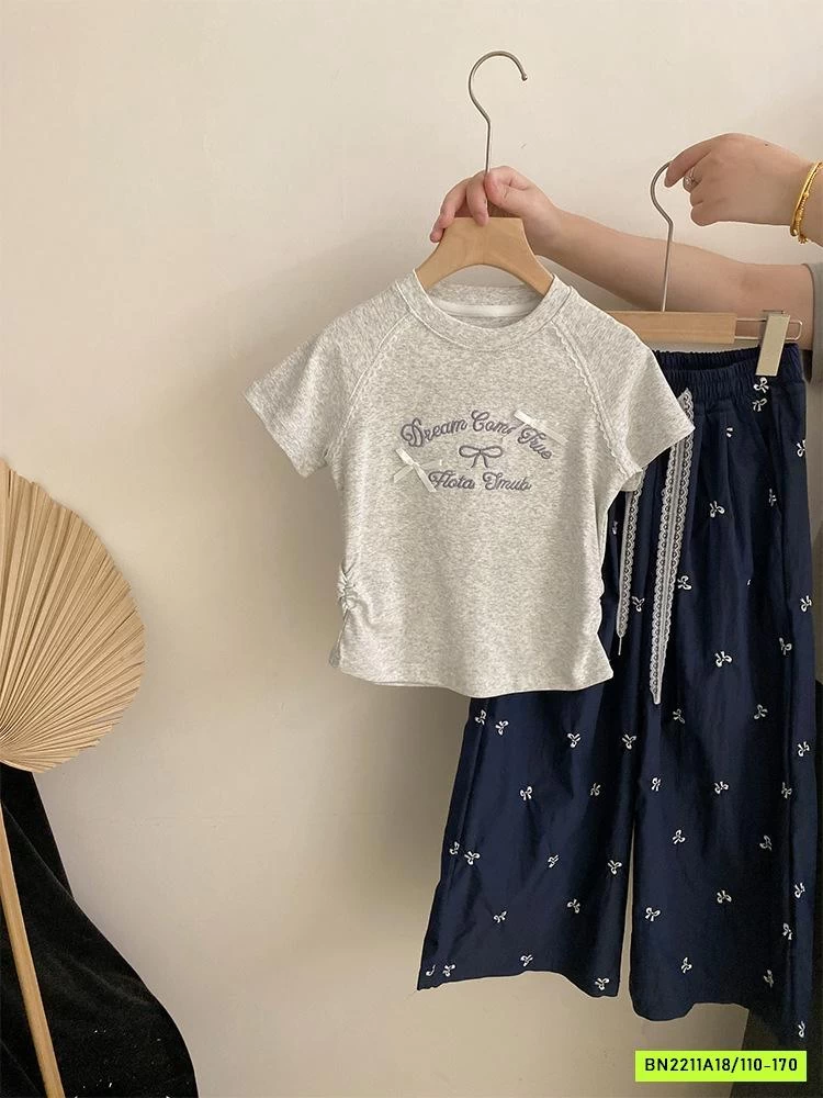 ÁO XÁM MIX QUẦN SUÔNG THÊU NƠ