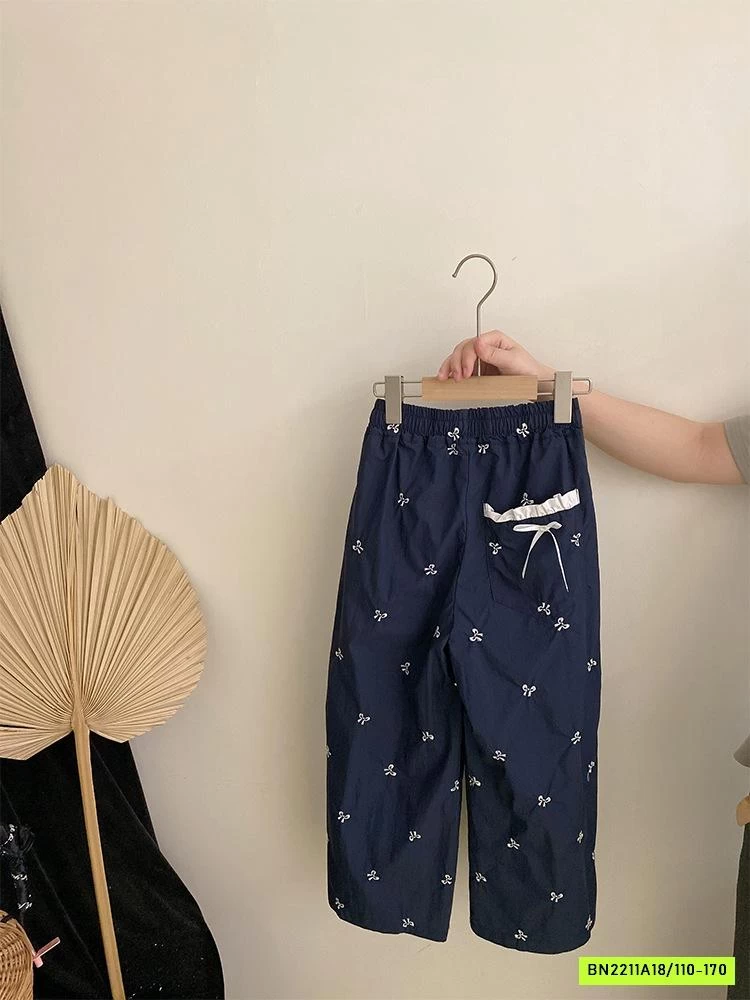 ÁO XÁM MIX QUẦN SUÔNG THÊU NƠ