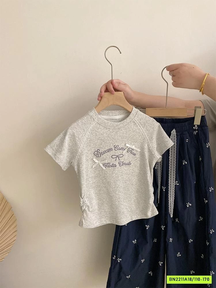 ÁO XÁM MIX QUẦN SUÔNG THÊU NƠ