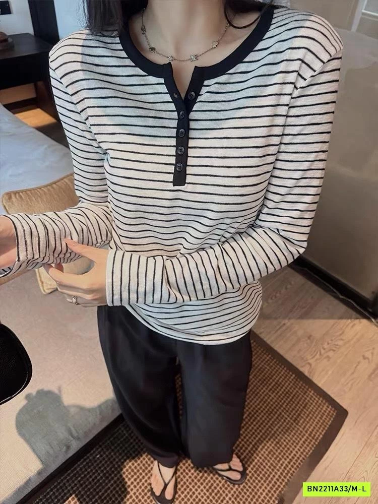 ÁO THUN KẺ NGANG CÚC CỔ