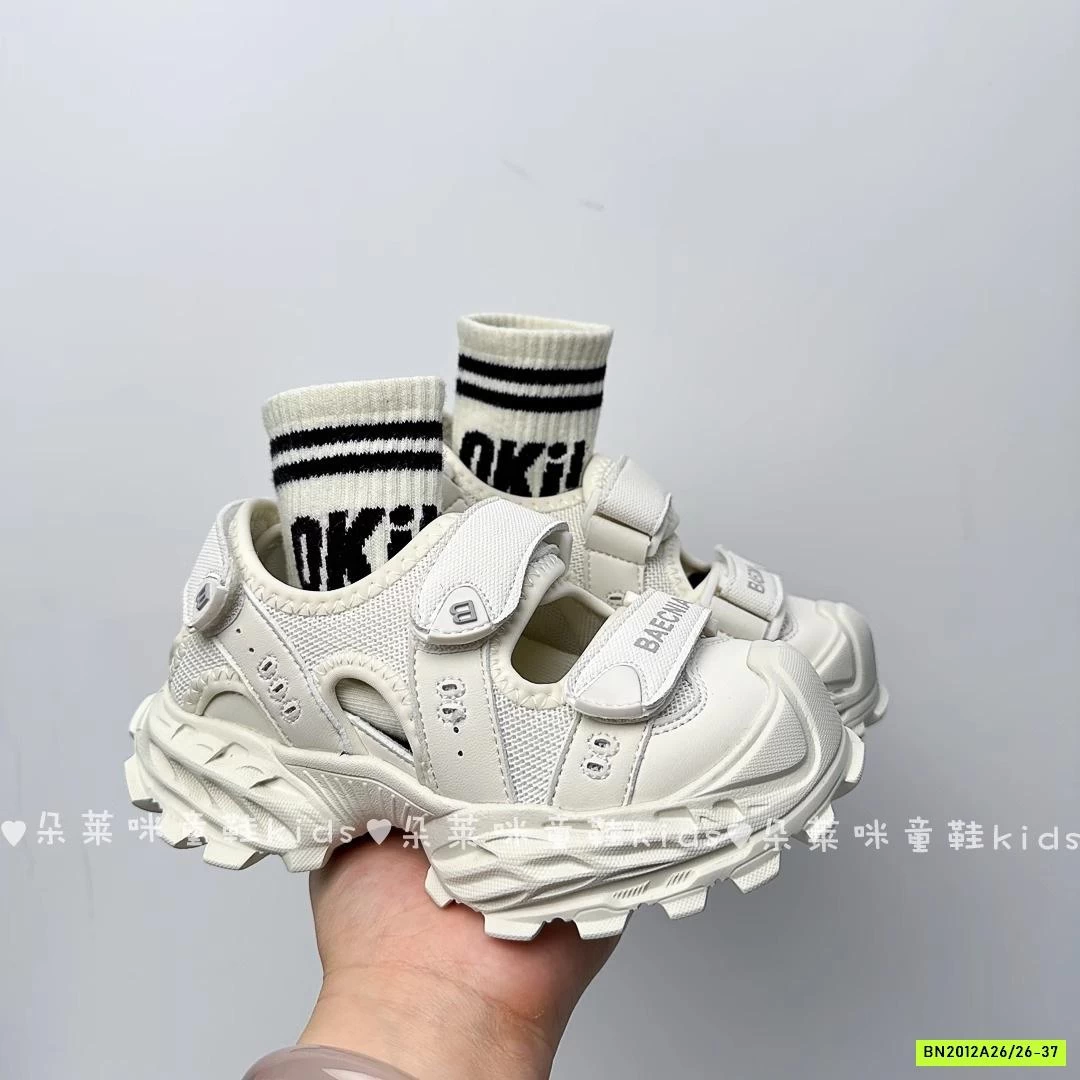 SANDAL GIẢ GIÀY THỂ THAO ĐẾ ĐINH