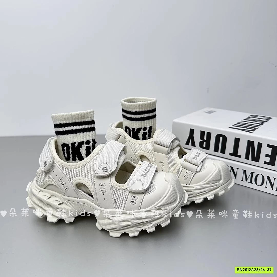 SANDAL GIẢ GIÀY THỂ THAO ĐẾ ĐINH