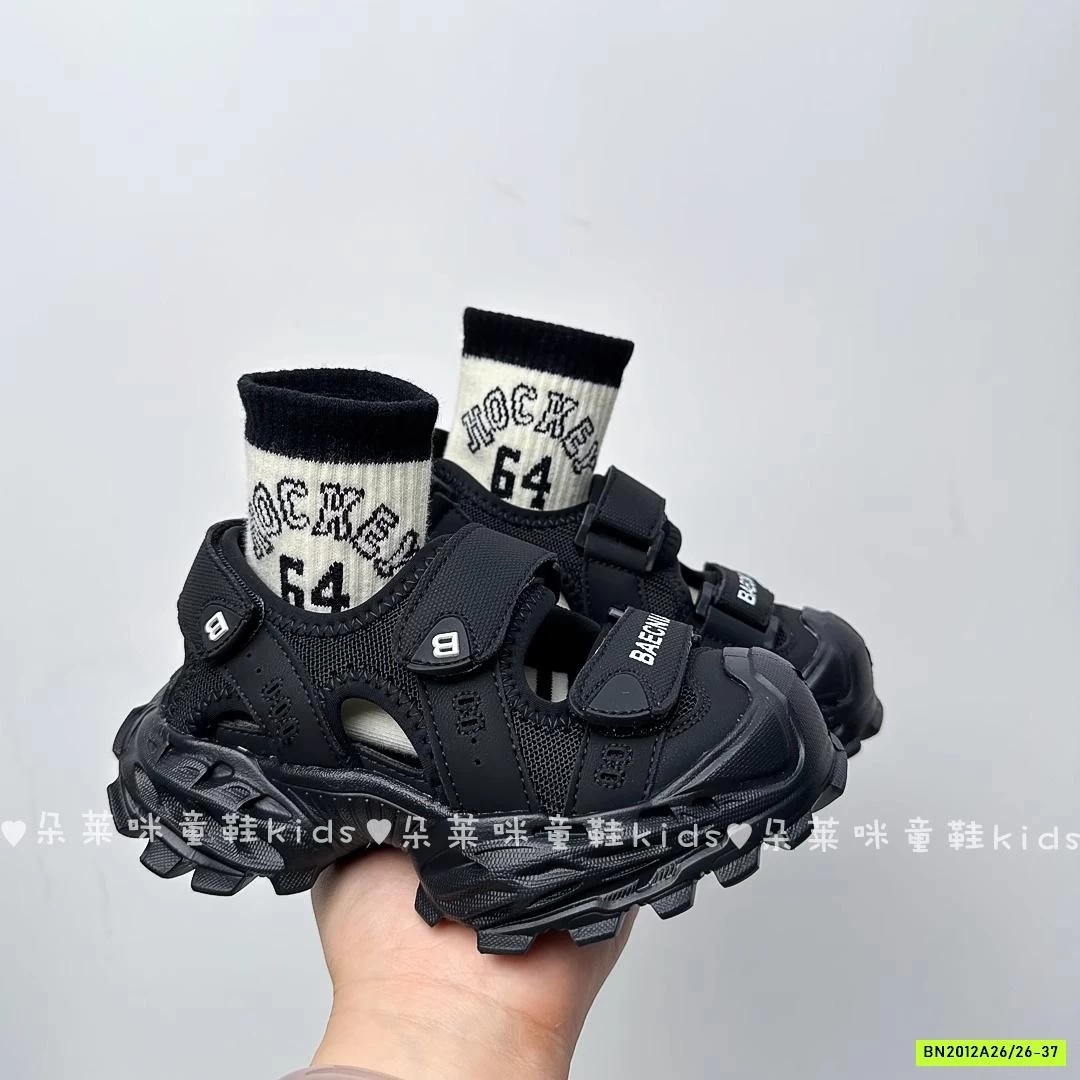 SANDAL GIẢ GIÀY THỂ THAO ĐẾ ĐINH