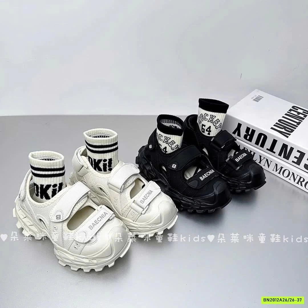 SANDAL GIẢ GIÀY THỂ THAO ĐẾ ĐINH