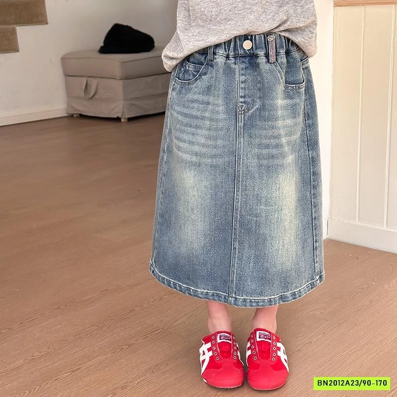 CHÂN VÁY JEANS XẺ SAU 25A042 AMBB