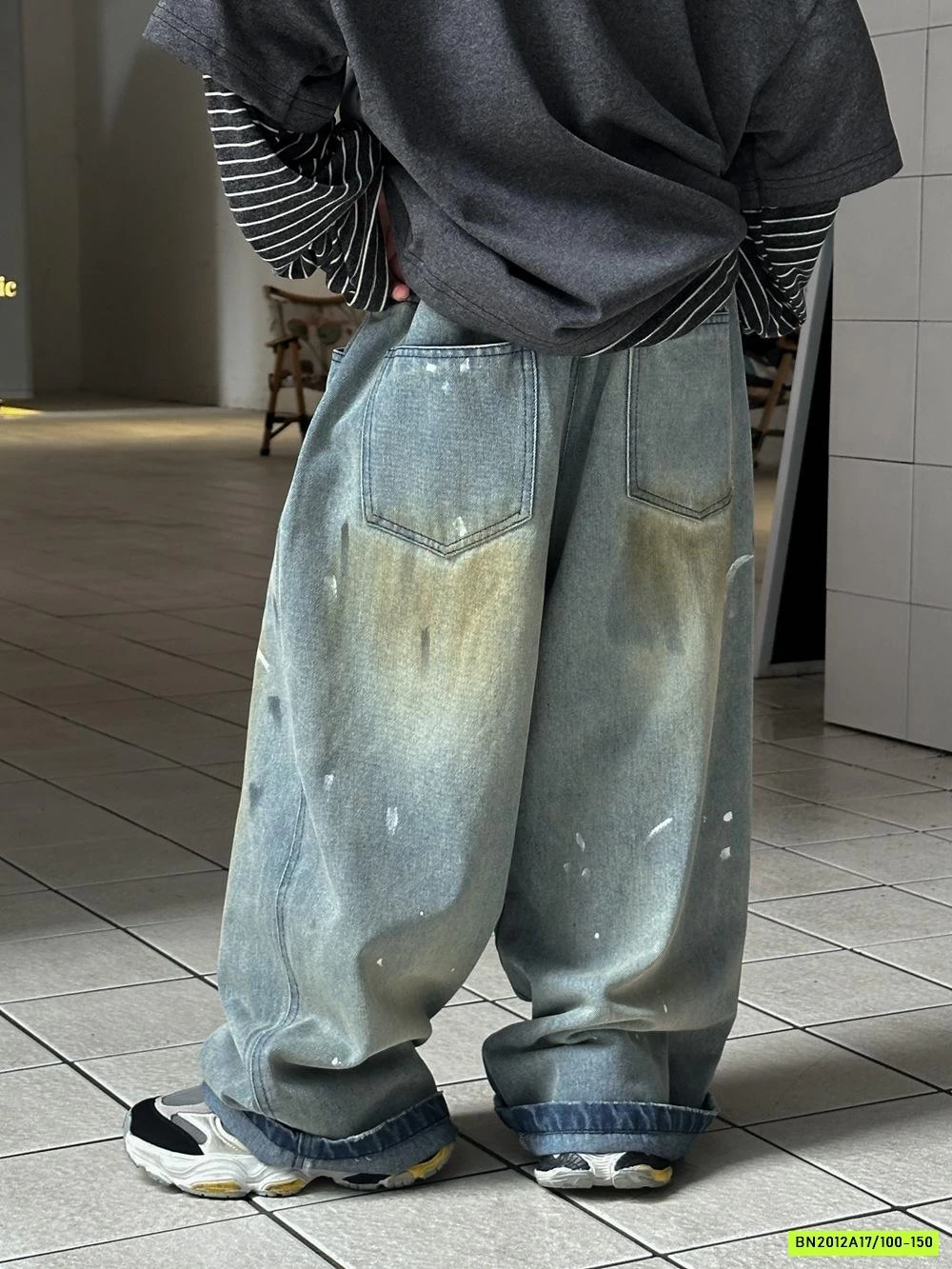 JEANS VẢY SƠN DÁNG SUÔNG