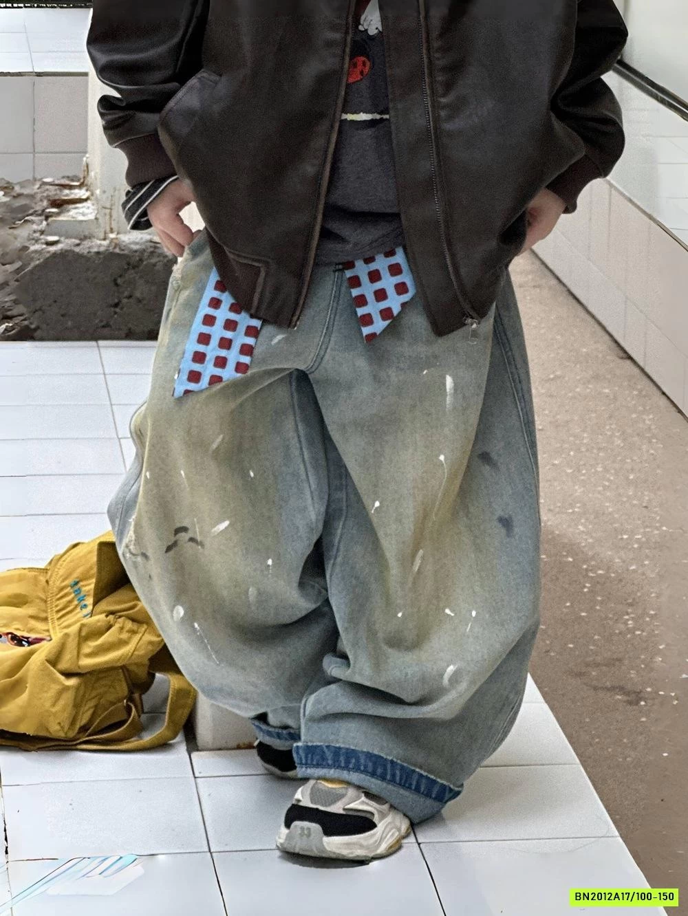 JEANS VẢY SƠN DÁNG SUÔNG