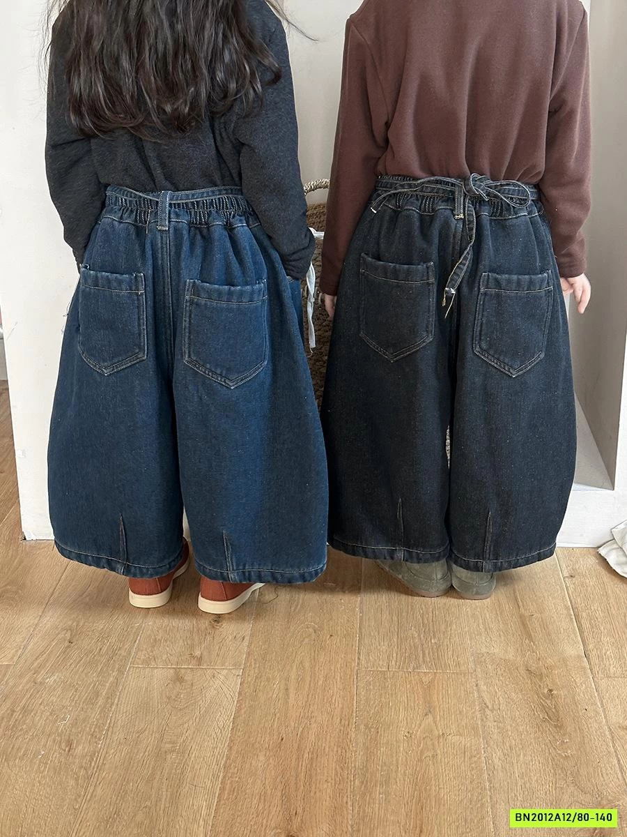 JEANS ỐNG RỘNG KÈM TÚI ĐEO HÔNG