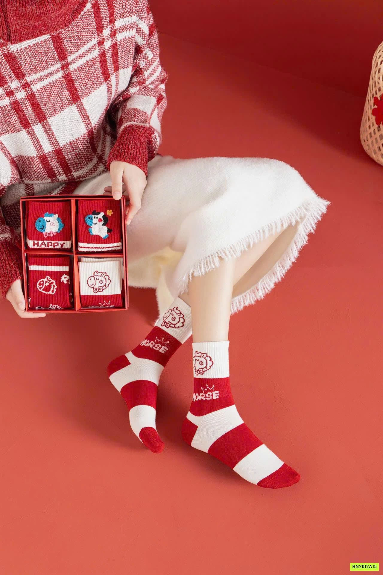 HỘP 4 TẤT NGỰA ĐỎ