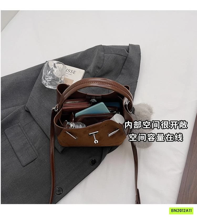 GIỎ XÁCH DA LỘN KÈM MÓC