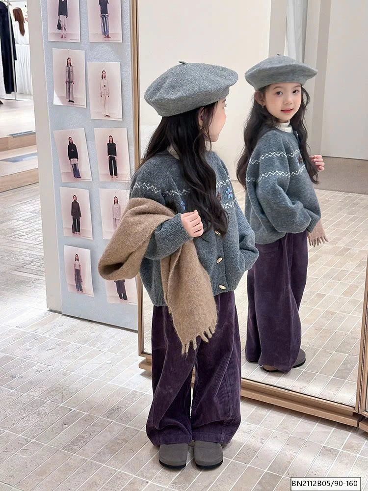 ÁO LEN XÁM CÚC CỔ GẮN HOA AMBB  25G174