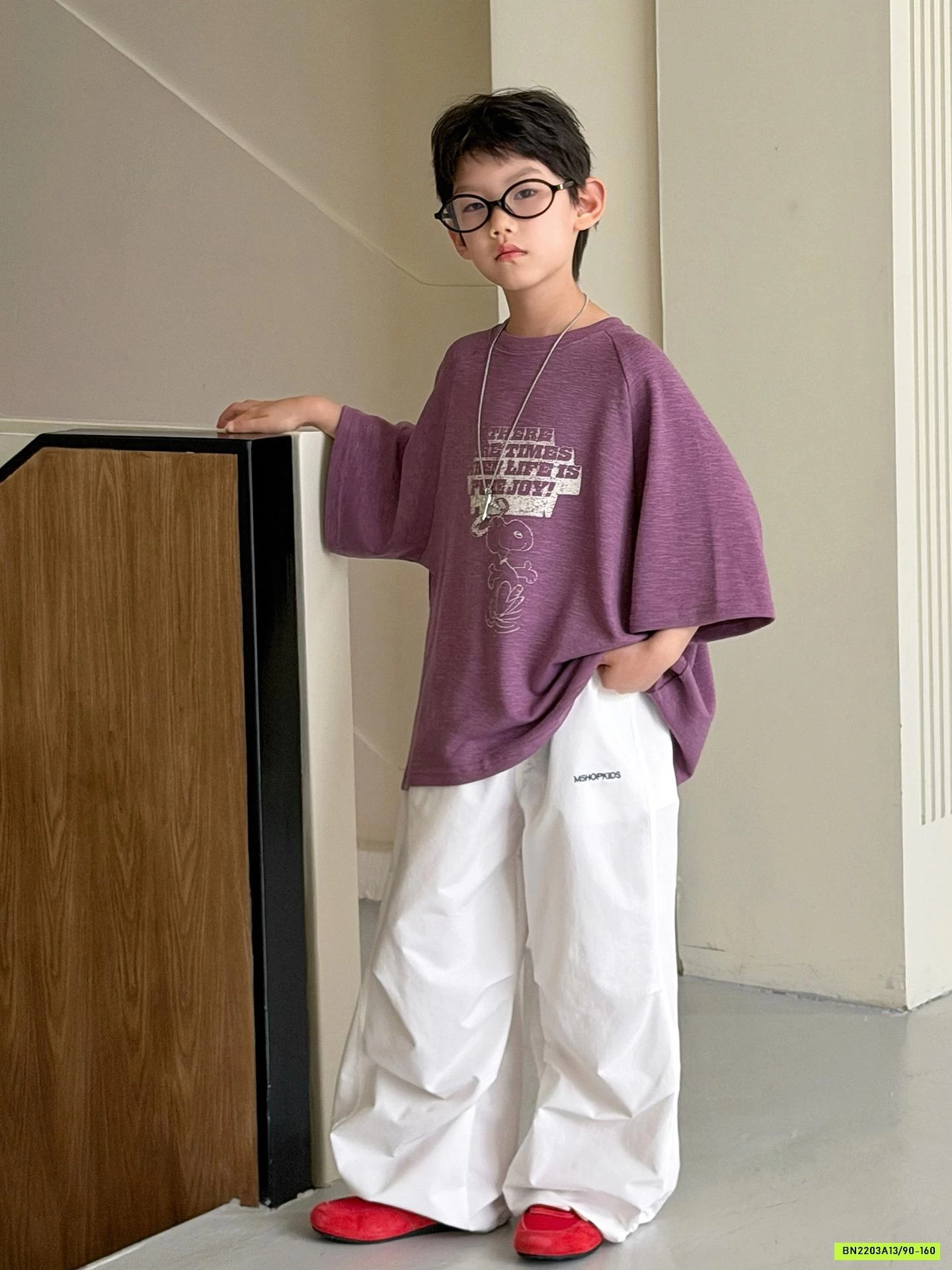 ÁO THUN TÍM MIX QUẦN GIÓ TRẮNG