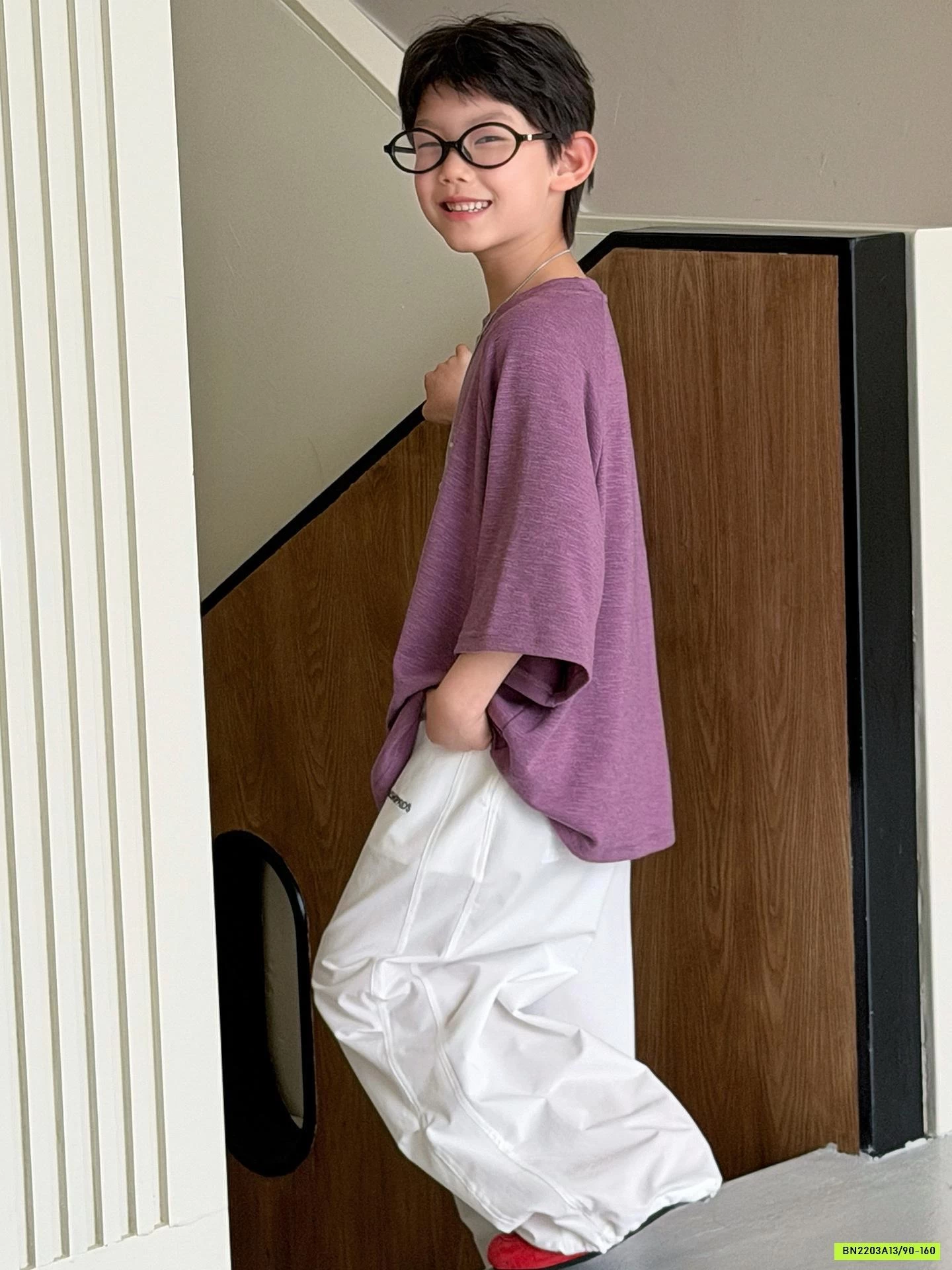 ÁO THUN TÍM MIX QUẦN GIÓ TRẮNG