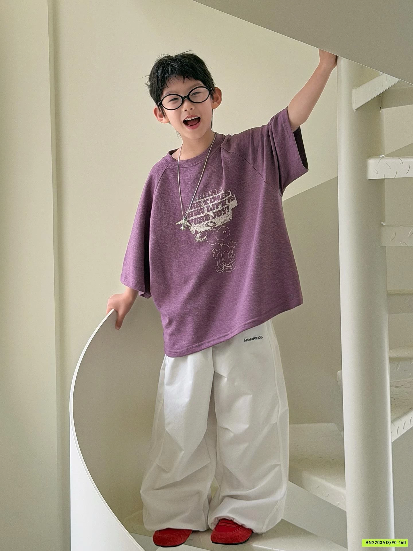 ÁO THUN TÍM MIX QUẦN GIÓ TRẮNG