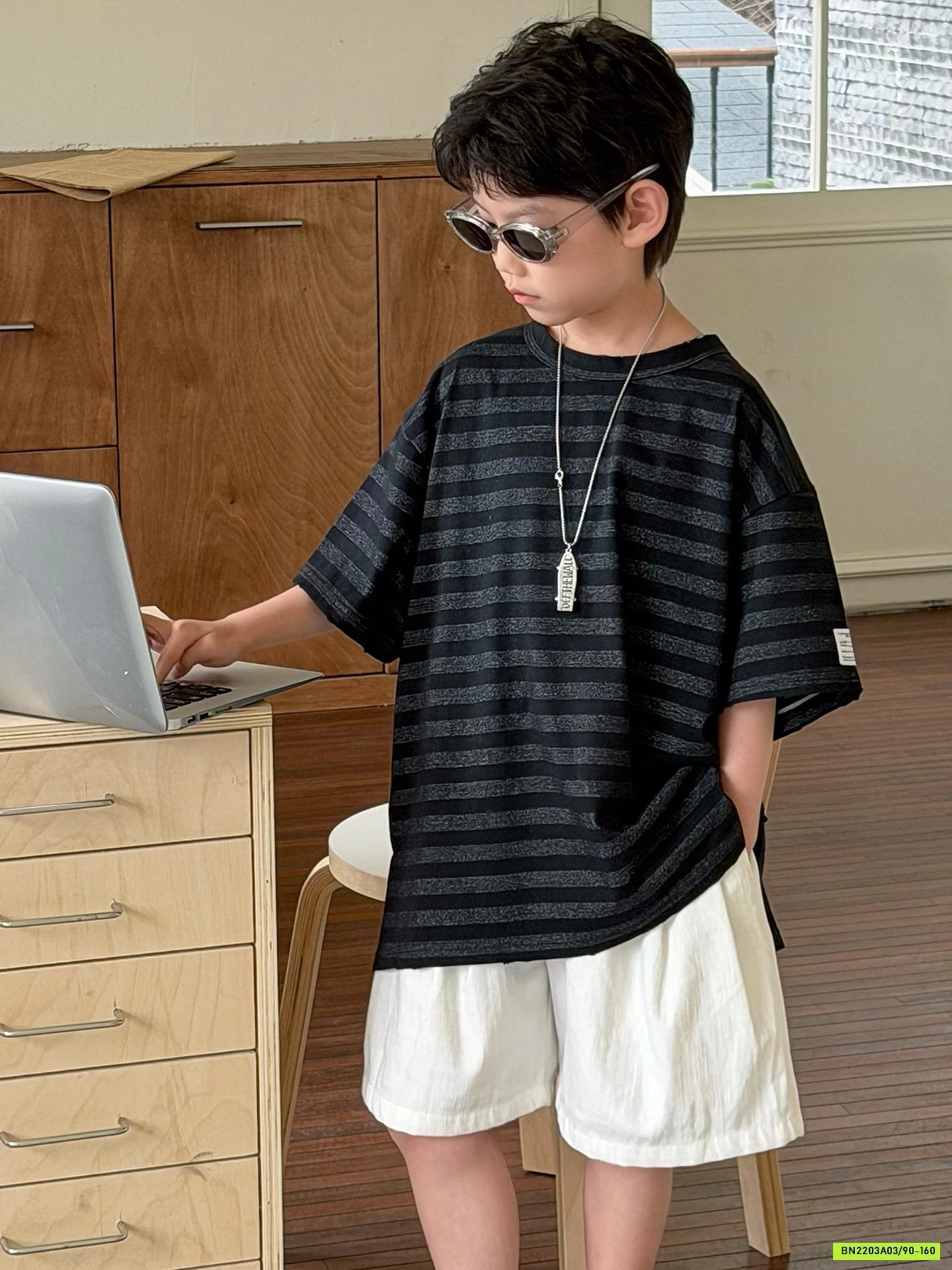 SHORT ĐŨI TRẮNG TÚI SAU