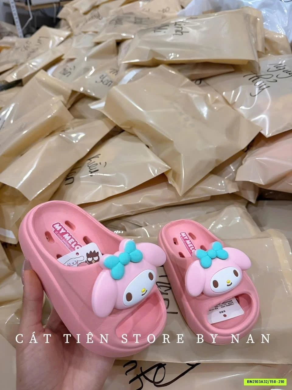 DÉP EVA ĐI TRONG NHÀ TẮM SANRIO