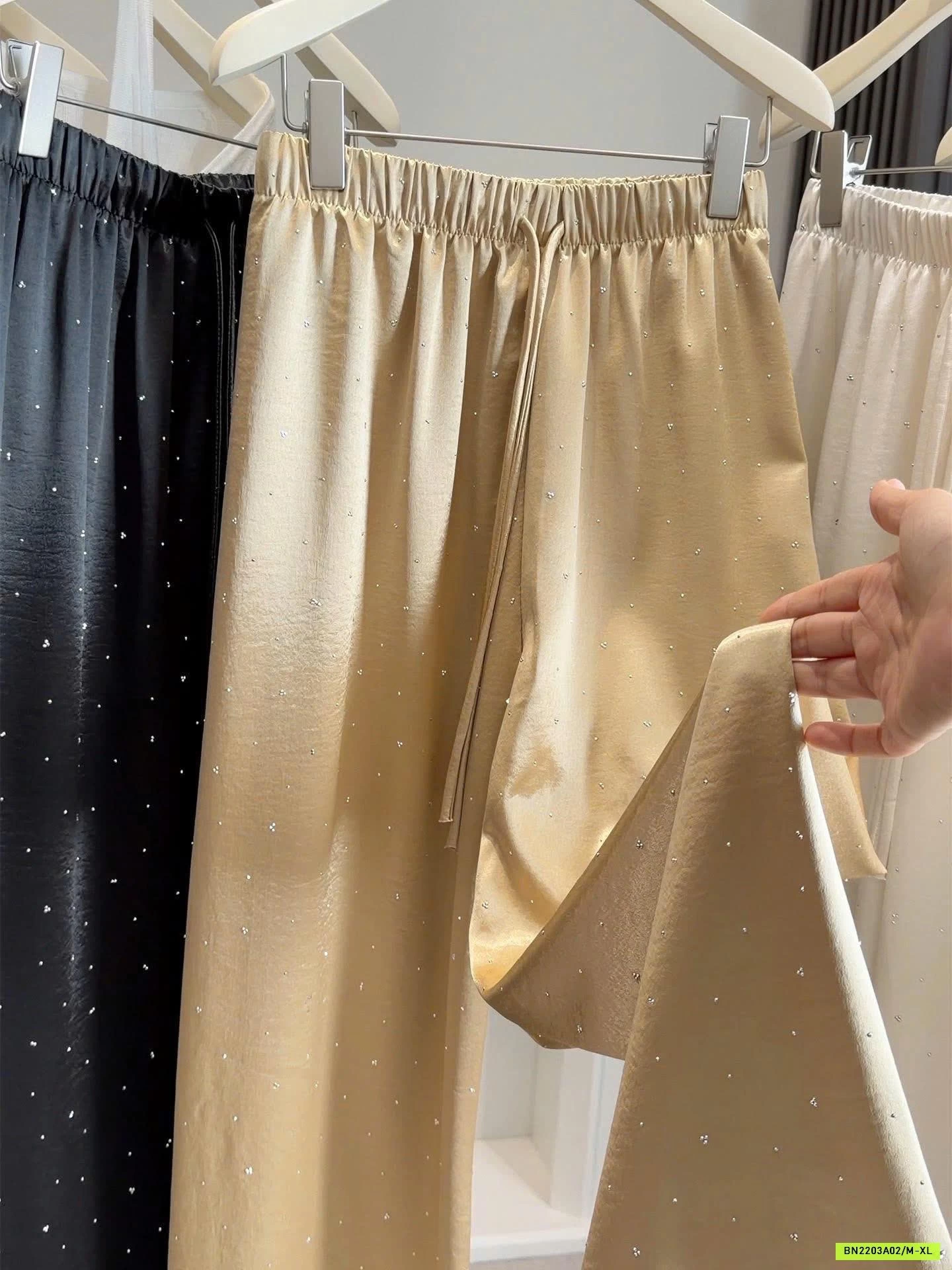 QUẦN LỤA SUÔNG GẮN ĐÁ ANNA