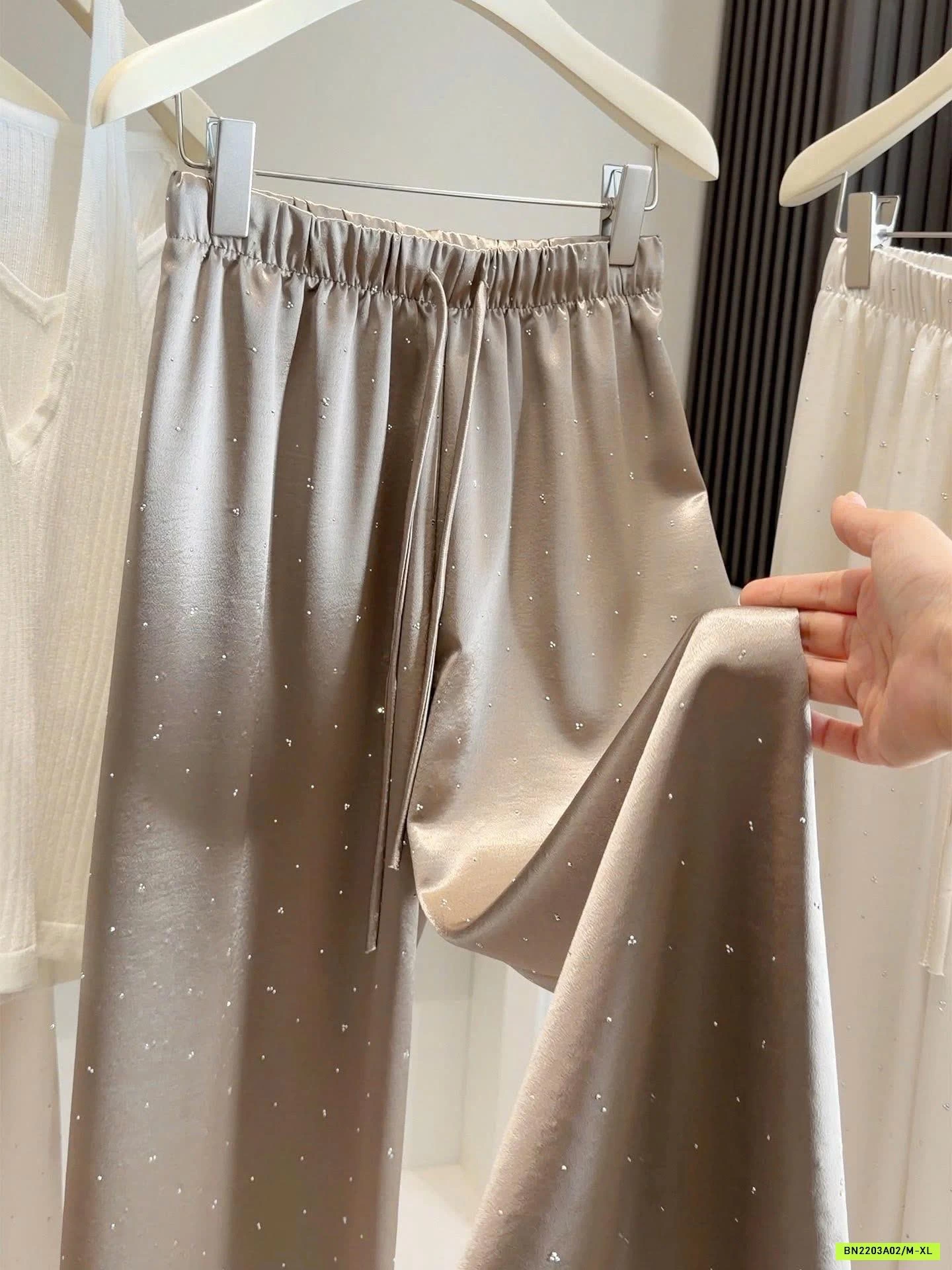 QUẦN LỤA SUÔNG GẮN ĐÁ ANNA