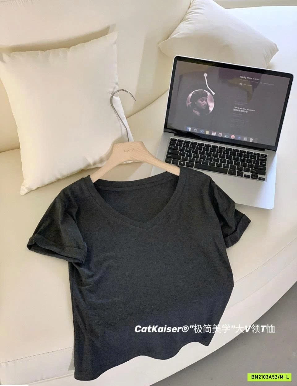 ÁO THUN NỮ CỔ V CATKAISER