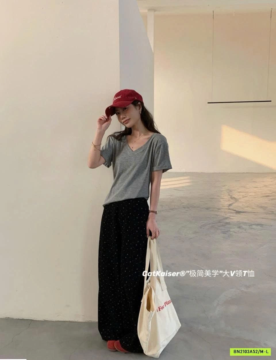 ÁO THUN NỮ CỔ V CATKAISER