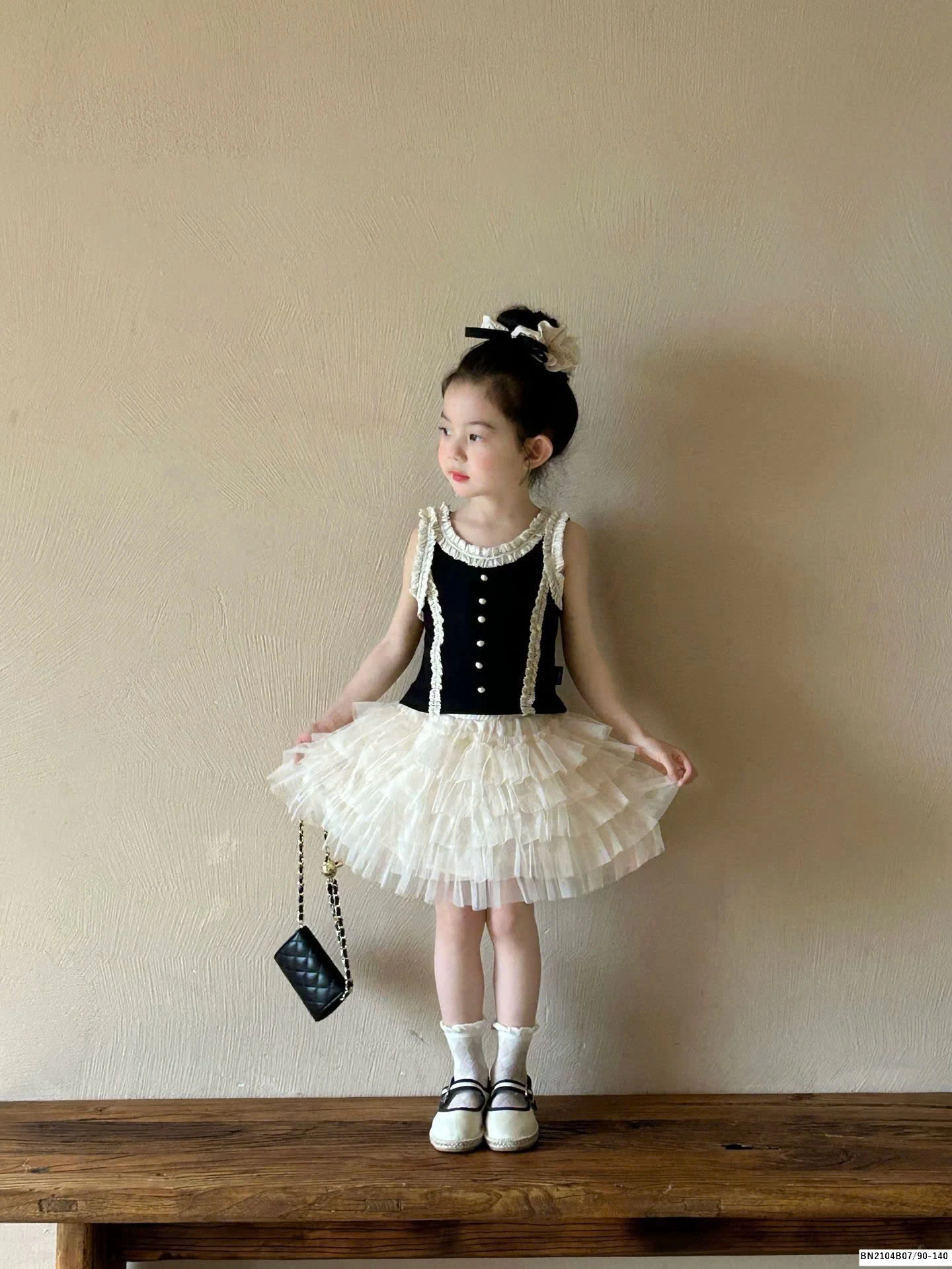 Set áo đen sát nách mix chân váy tutu