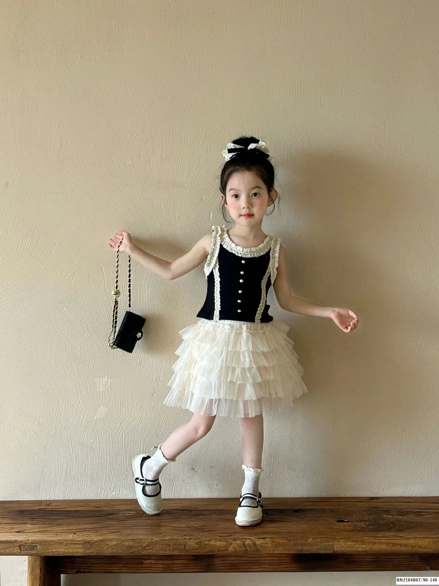 Set áo đen sát nách mix chân váy tutu