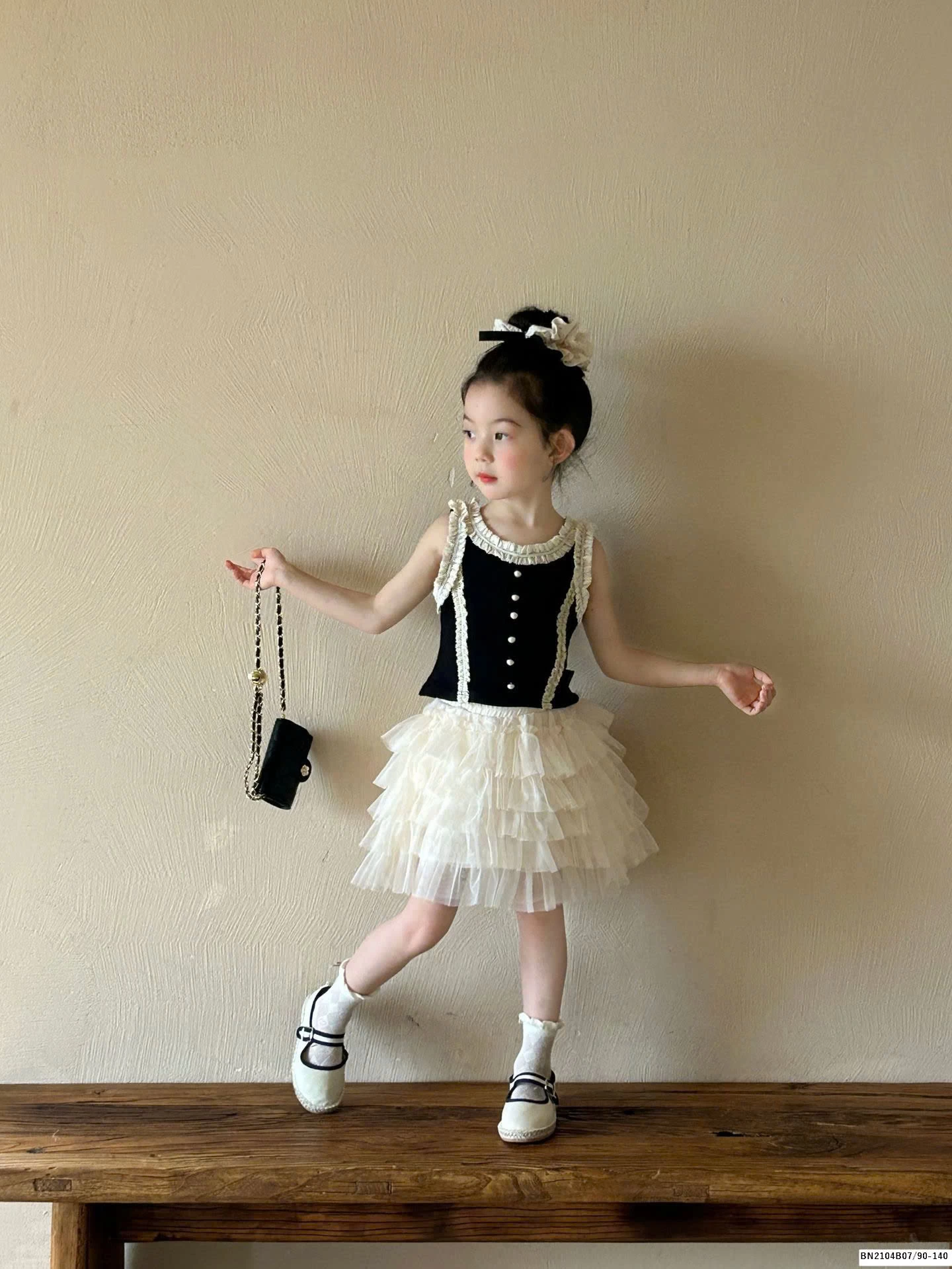 Set áo đen sát nách mix chân váy tutu