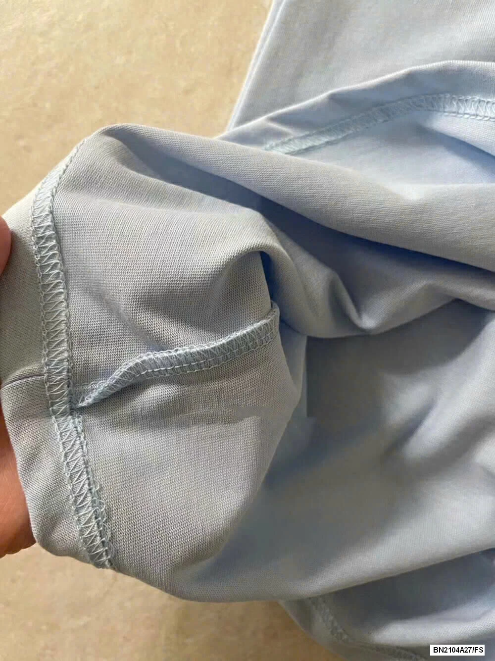 ÁO THUN MÈO CON ĐỌC BÁO