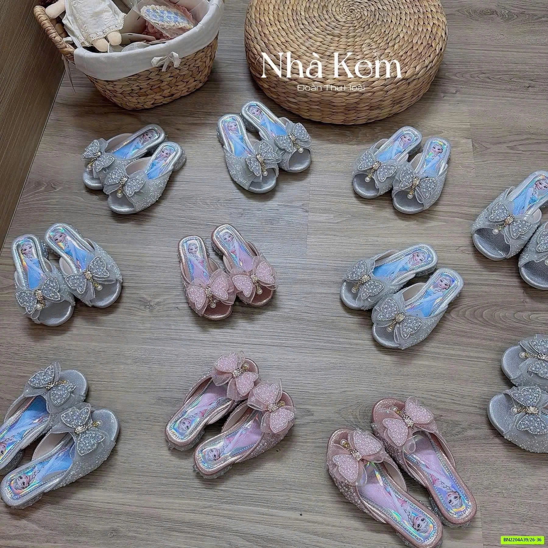 DÉP LÊ ELSA CÁNH BƯỚM