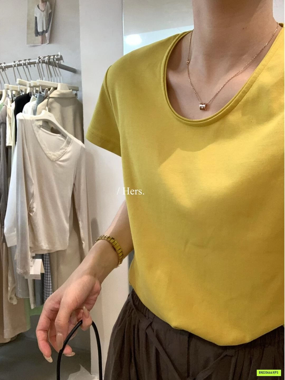 ÁO THUN CỔ TRÒN VIỀN CỔ HERS