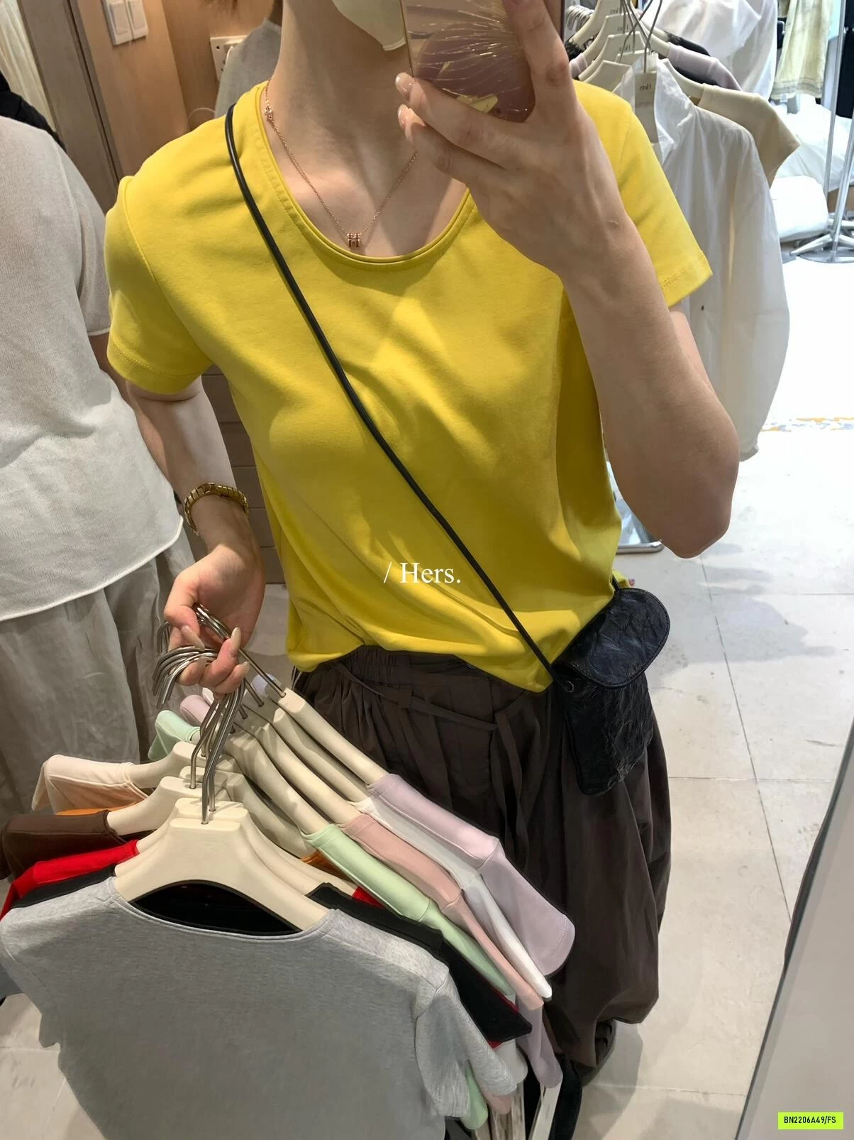 ÁO THUN CỔ TRÒN VIỀN CỔ HERS