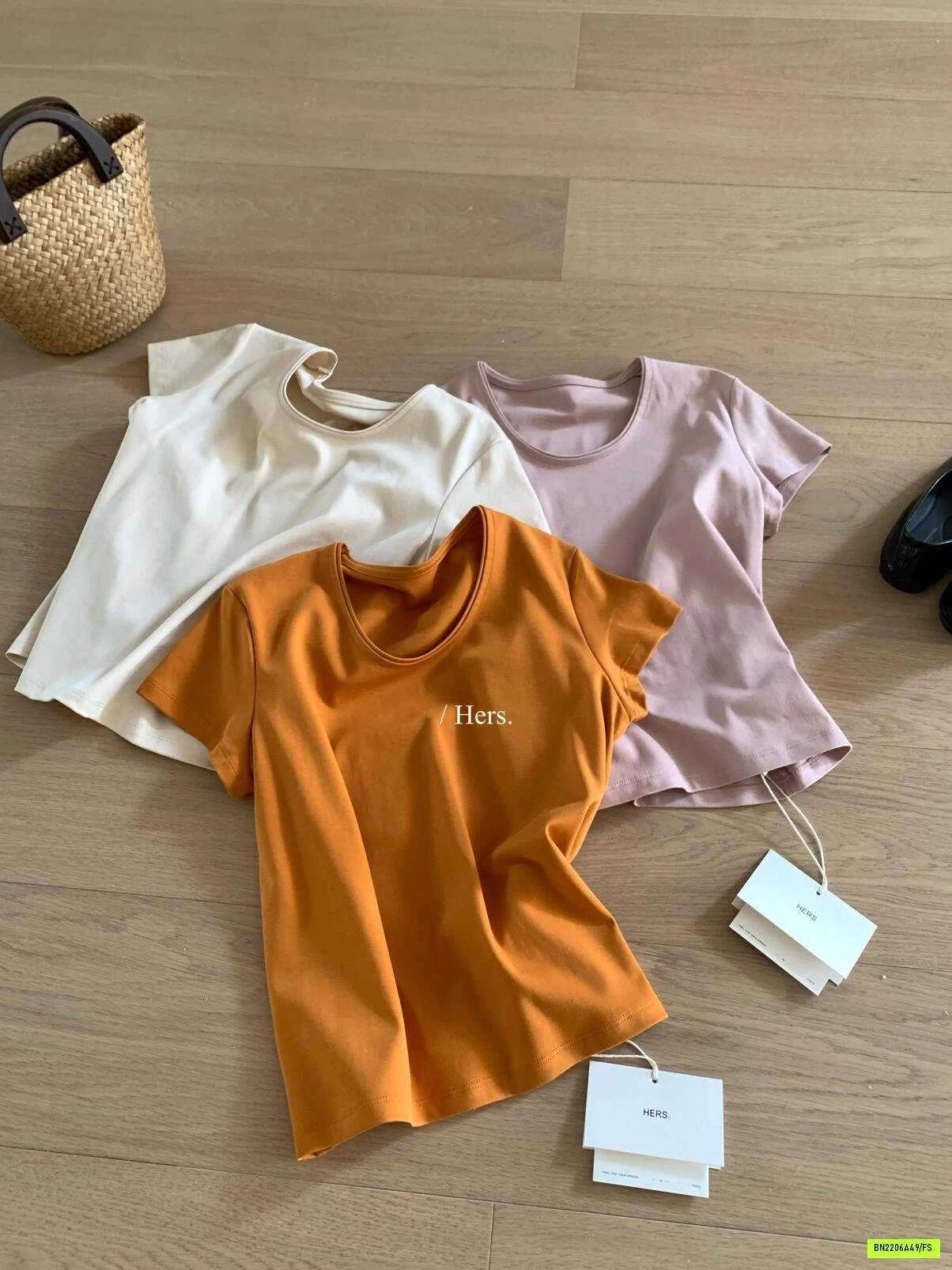 ÁO THUN CỔ TRÒN VIỀN CỔ HERS