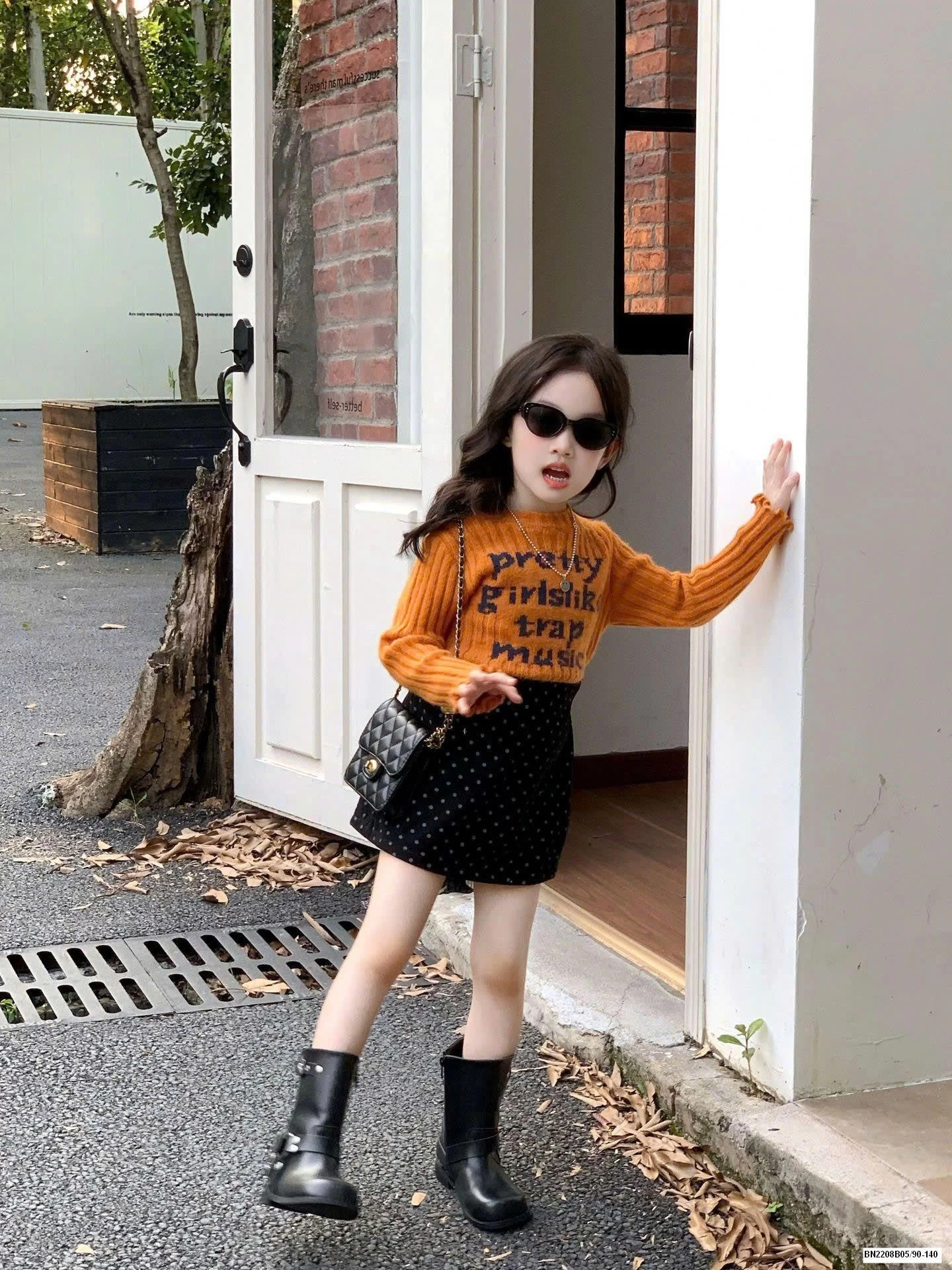 ÁO LEN CHỮ MIX CHÂN VÁY CHẤM BI