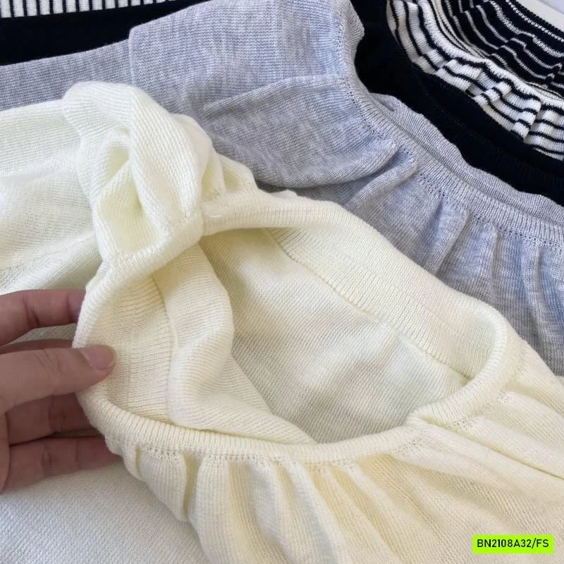 ÁO LEN MONTOGHI CỔ CHOÀNG TRỄ VAI RSSTUDIO