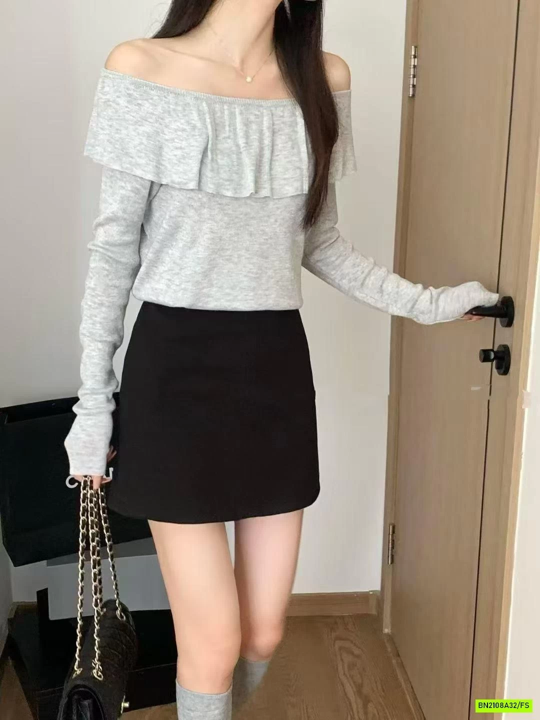 ÁO LEN MONTOGHI CỔ CHOÀNG TRỄ VAI RSSTUDIO